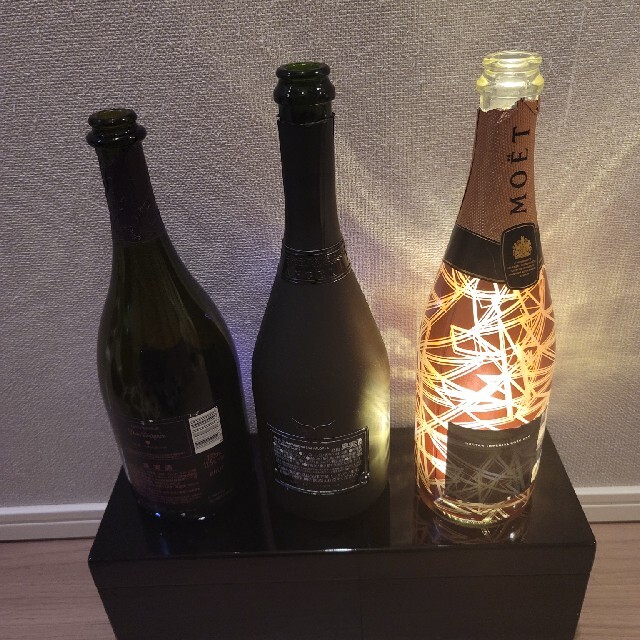 Dom Pérignon(ドンペリニヨン)の光るピンクのシャンパン空瓶3本セット！ インテリア/住まい/日用品のインテリア小物(置物)の商品写真