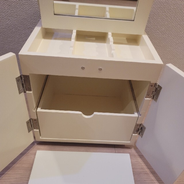 MUJI (無印良品)(ムジルシリョウヒン)の木製メイクボックス 白い化粧箱ミラー付き コスメ/美容のメイク道具/ケアグッズ(メイクボックス)の商品写真