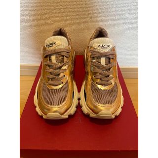 ヴァレンティノ(VALENTINO)の正規　新品　valentino スニーカー　ピンクゴールド　35(スニーカー)