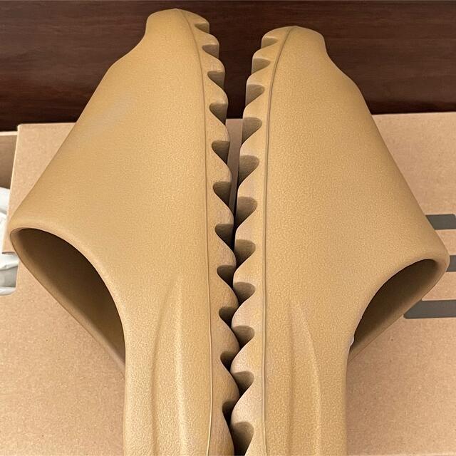 adidas(アディダス)の27.5cm イージースライド　YEEZY SLIDE  OCHRE ブラウン メンズの靴/シューズ(サンダル)の商品写真