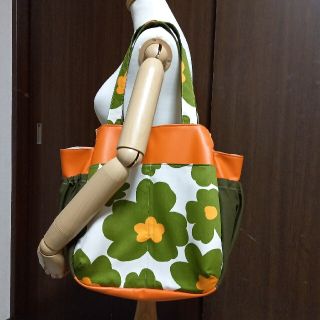 手作り☆北欧風♪大きな花柄と合皮のアースカラー♪ビッグトートバッグ(バッグ)