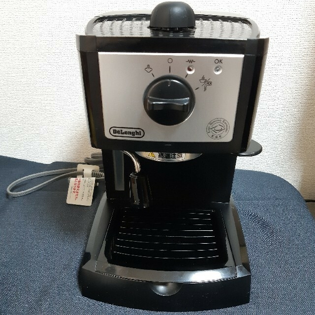 DeLonghi(デロンギ)のデロンギ　エスプレッソ・カプチーノ　メーカー スマホ/家電/カメラの調理家電(エスプレッソマシン)の商品写真