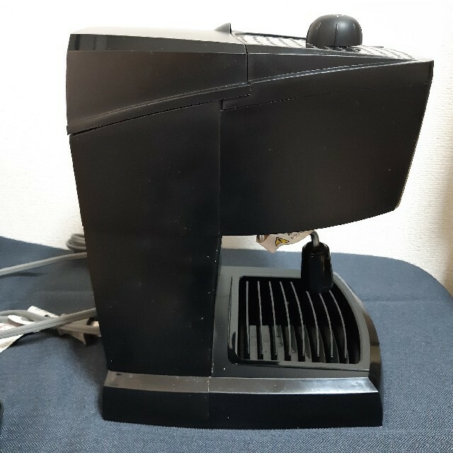 DeLonghi(デロンギ)のデロンギ　エスプレッソ・カプチーノ　メーカー スマホ/家電/カメラの調理家電(エスプレッソマシン)の商品写真