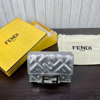 フェンディ(FENDI)のFENDI / フェンデ  　マイクロ 三つ折り財布　メタリックシルバー(財布)
