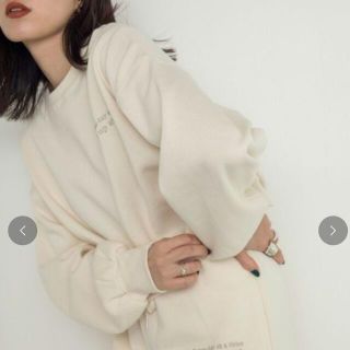 ダブルクローゼット(w closet)のw closet クロップド刺繍入りスエットプルオーバー(トレーナー/スウェット)