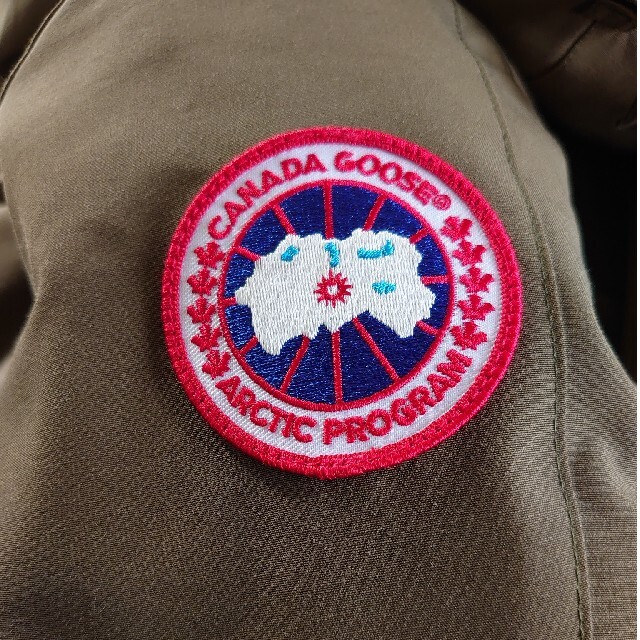 CANADA GOOSE(カナダグース)のカナダグース　ヴィクトリアパーカー レディースのジャケット/アウター(ダウンジャケット)の商品写真