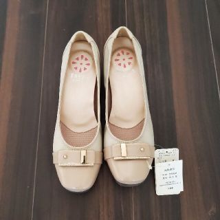 ローヒールパンプス　ベージュ　新品(ハイヒール/パンプス)