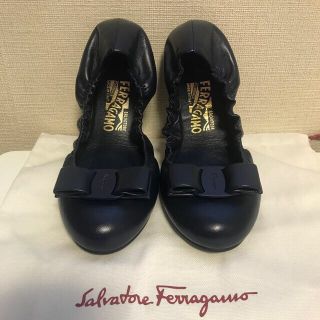 サルヴァトーレフェラガモ(Salvatore Ferragamo)の【まりも様専用】Salvatore Ferragamo フラットシューズ 紺(バレエシューズ)