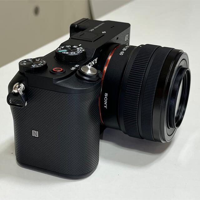 極上 美品  SONY α7c ILCE-7CL レンズキット E-MOUNT スマホ/家電/カメラのカメラ(ミラーレス一眼)の商品写真