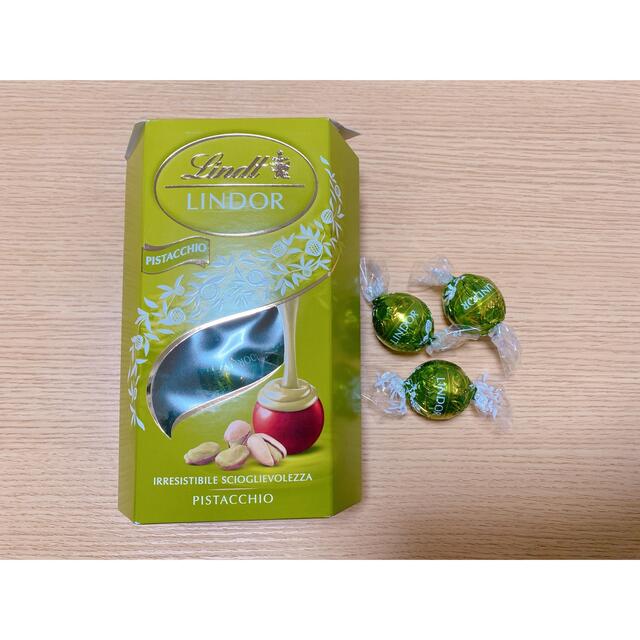 Lindt(リンツ)のリンドール ピスタチオ 3粒 ④ 食品/飲料/酒の食品(菓子/デザート)の商品写真