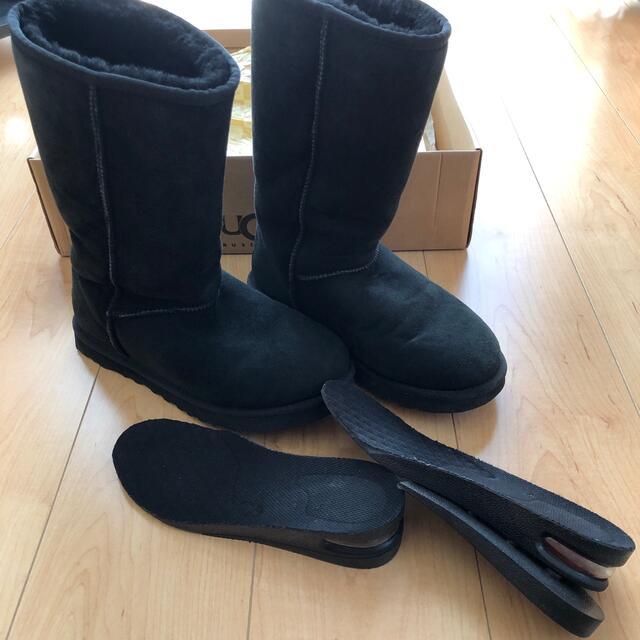 UGG 黒ショートブーツ　インナーヒール付