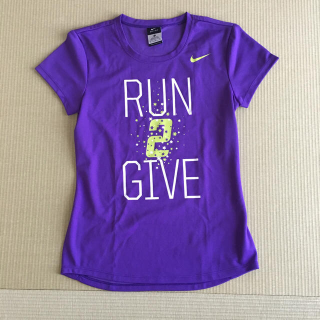 NIKE(ナイキ)のフリフリ様専用  ナイキ  ランニング用Tシャツ レディース スポーツ/アウトドアのランニング(ウェア)の商品写真