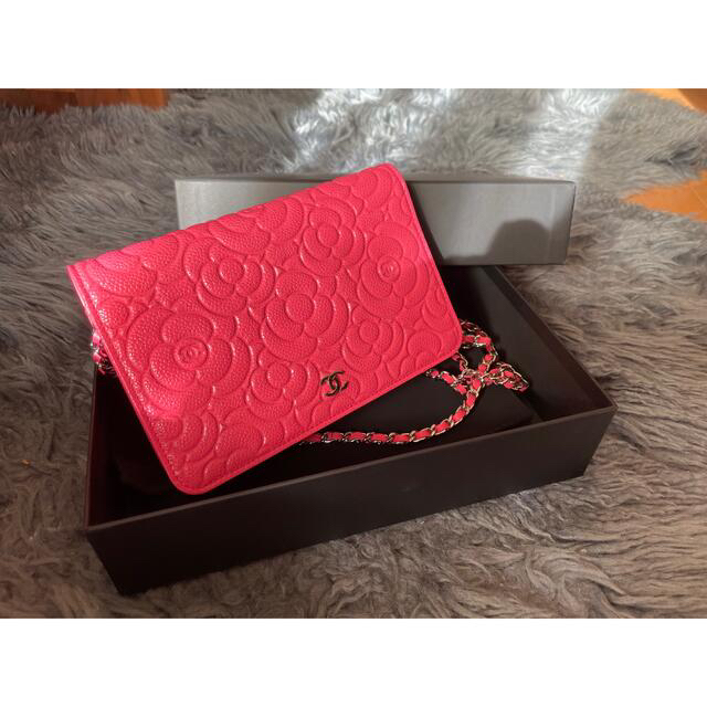 本物品質の CHANEL カメリア シャネル チェーンウォレット CHANEL