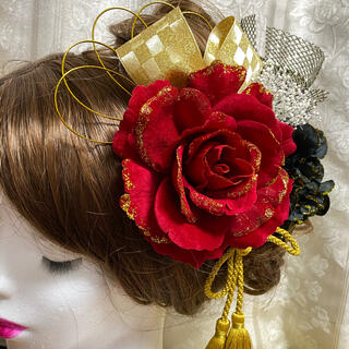 成人式 髪飾り♦️ワインレッドな薔薇 大きなゴールド黒レースリボン♦️髪飾り 成人式