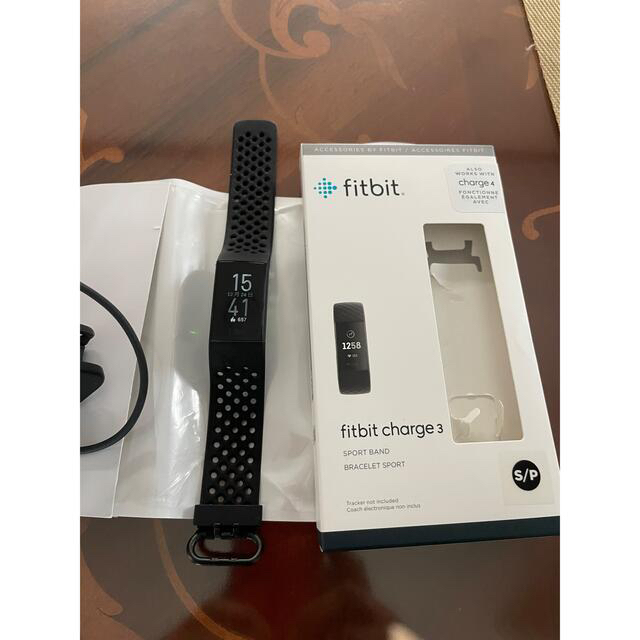⭐︎フィットビットFitbit charge4美品⭐︎