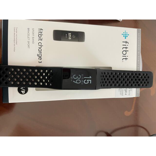 ⭐︎フィットビットFitbit charge4美品⭐︎ スポーツ/アウトドアのトレーニング/エクササイズ(トレーニング用品)の商品写真