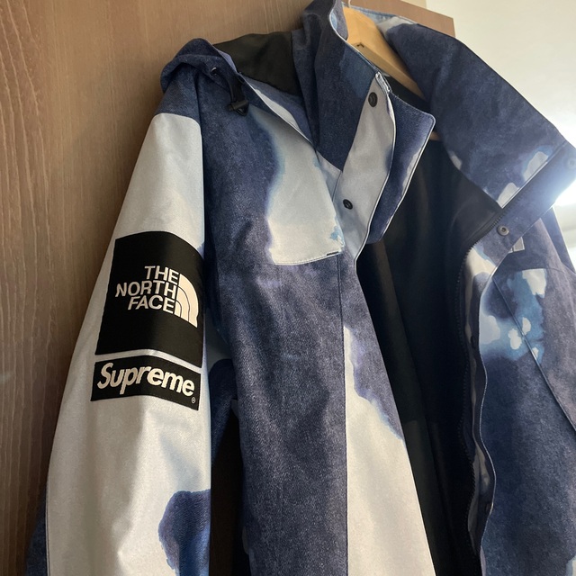 Supreme(シュプリーム)のsupreme tnf マウンテンパーカー　Lサイズ メンズのジャケット/アウター(マウンテンパーカー)の商品写真