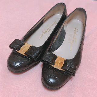 フェラガモ パンプス（ゴールド/金色系）の通販 79点 | Ferragamoを ...