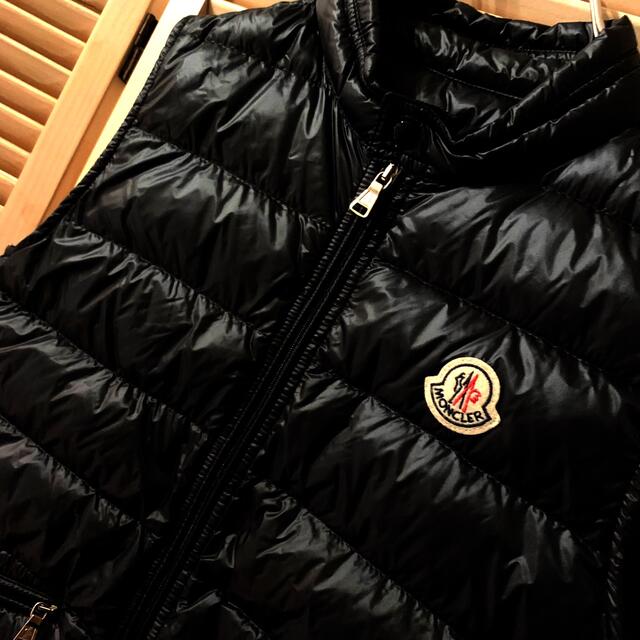 MONCLER(モンクレール)の人気モデル　MONCLER  GUI GILET ダウンベスト レディースのジャケット/アウター(ダウンベスト)の商品写真