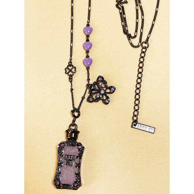 ANNA SUI(アナスイ)のANNA SUI アナスイ ロングネックレス 香水瓶 蝶ハートキラキラ パープル レディースのアクセサリー(ネックレス)の商品写真