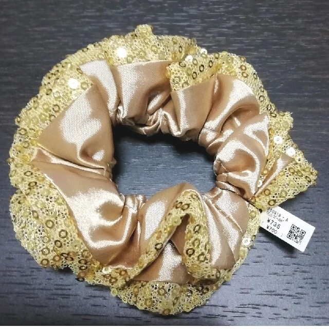 新品アクセサリー3点セット(シュシュ×2, チョーカー×1) レディースのヘアアクセサリー(ヘアゴム/シュシュ)の商品写真