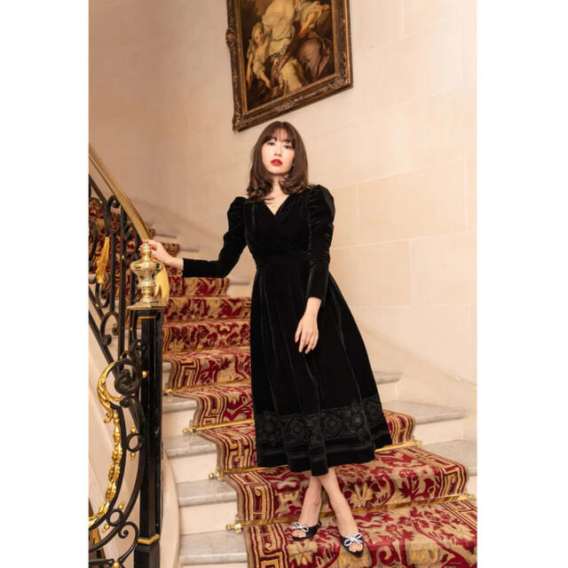 Embroidered Velour Midi Dress レディースのワンピース(ロングワンピース/マキシワンピース)の商品写真