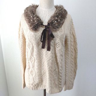 アクシーズファム(axes femme)の【axes femme】ファー付ニットプルオーバー(ベージュ)(ニット/セーター)