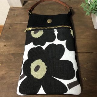 マリメッコ(marimekko)のスマホケース　スマホポーチ　かわいい！　ハンドメイド　マリメッコ  ウニッコ(ポーチ)