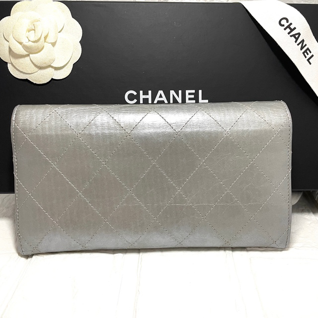 CHANEL(シャネル)の正規品★超美品 シャネル 長財布 マトラッセ ラムスキン シルバー  フラップ レディースのファッション小物(財布)の商品写真