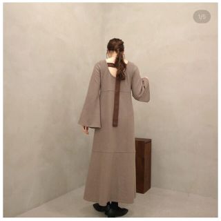 新品【お値下げ】acka バックオープンフレアワンピース