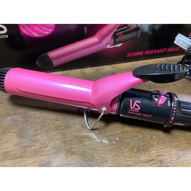 Vidal Sassoon ヘアアイロン VSI-3208/PJ スマホ/家電/カメラの美容/健康(ヘアアイロン)の商品写真