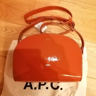 アーペーセー(A.P.C)の新品未使用　APC  ショルダーバック　ハーフムーン(ショルダーバッグ)