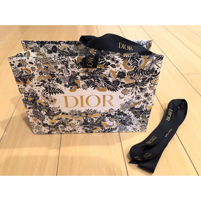 Dior(ディオール)の新品未開封⭐︎ diorグリッタートップコート001ブドンドール コスメ/美容のネイル(ネイルトップコート/ベースコート)の商品写真