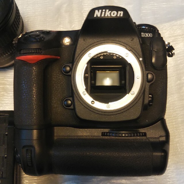 ニコン D300+AF-S 18-70mm 動作品 シャッター少 グリップ付-