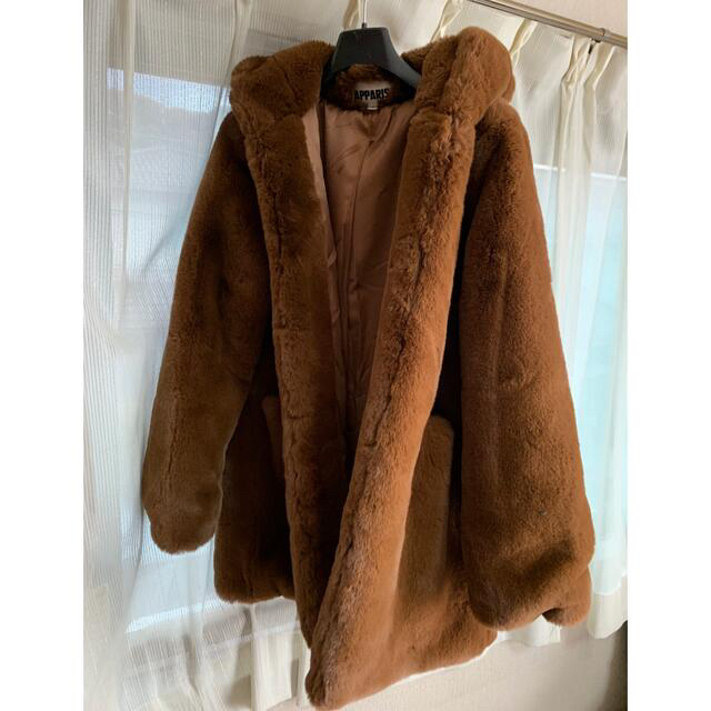 Demi-Luxe BEAMS(デミルクスビームス)のAPARIS アパリス　ファーコート レディースのジャケット/アウター(毛皮/ファーコート)の商品写真