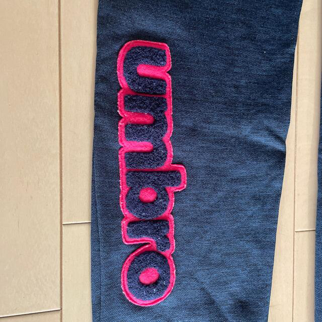 UMBRO(アンブロ)のアンブロ  レディース　スウェットパンツ　ネイビー×ピンク レディースのパンツ(カジュアルパンツ)の商品写真