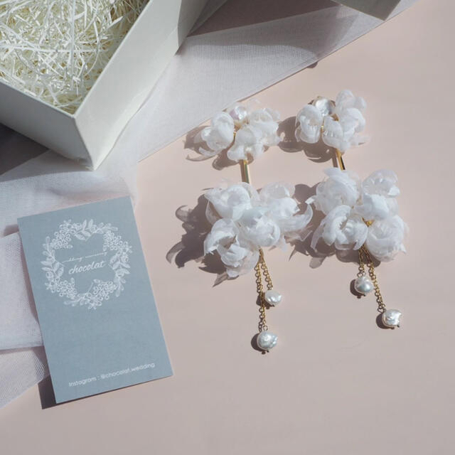 Vera Wang(ヴェラウォン)のchocolat wedding bouquet 〈ブーケ〉 イヤリング ハンドメイドのアクセサリー(イヤリング)の商品写真