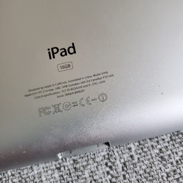 iPad(アイパッド)のよしこ様/iPad　第三世代　A1416model　ブラック/シルバー スマホ/家電/カメラのPC/タブレット(タブレット)の商品写真