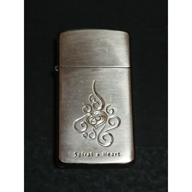 ZIPPO(ジッポー)のZIPPO Spiral + Heart カオス1600PG スリムジッポー メンズのファッション小物(タバコグッズ)の商品写真