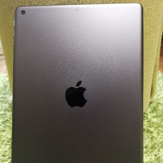 アップル(Apple)のアップル iPad 第9世代  キーボードカバー付き(タブレット)