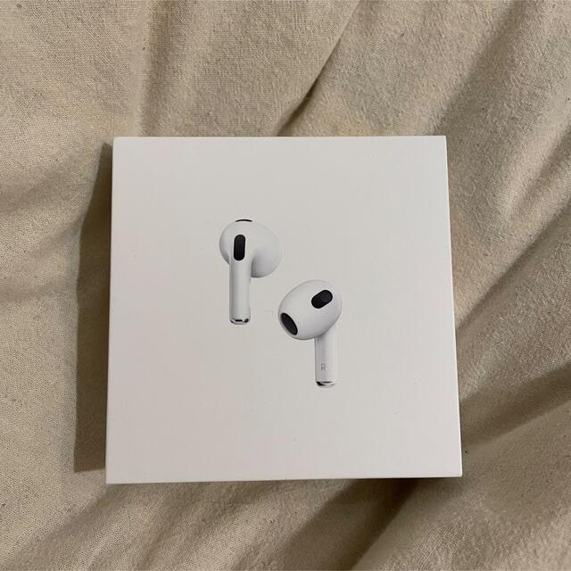 Apple(アップル)のAirPods3 スマホ/家電/カメラのオーディオ機器(ヘッドフォン/イヤフォン)の商品写真