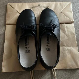 ビルケンシュトック(BIRKENSTOCK)のBIRKENSTOCK 黒　革靴　(ローファー/革靴)