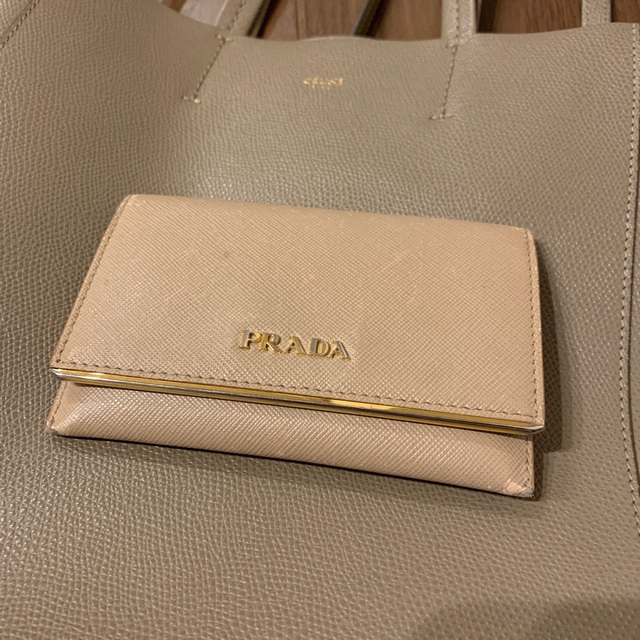 PRADA(プラダ)のPRADA プラダ　カードケース　ピンクベージュ レディースのファッション小物(財布)の商品写真