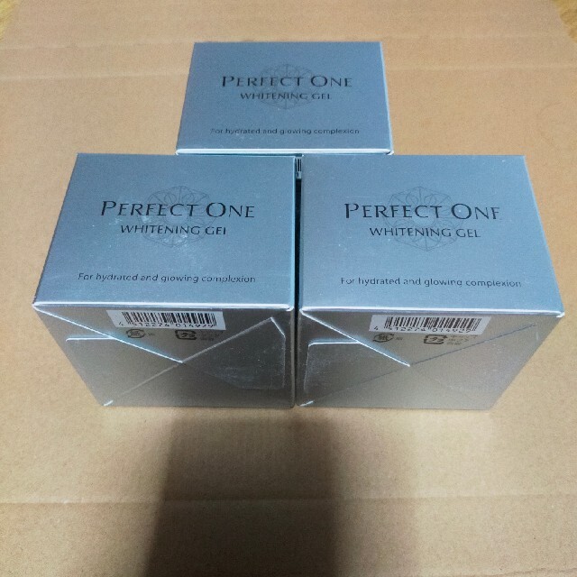 PERFECT ONE(パーフェクトワン)のパーフェクトワン 薬用ホワイトニングジェル 75g コスメ/美容のスキンケア/基礎化粧品(オールインワン化粧品)の商品写真