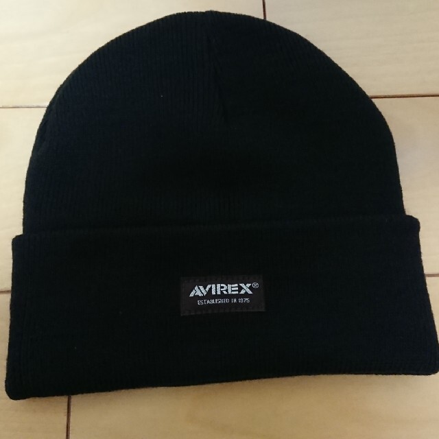 AVIREX(アヴィレックス)のAVIREX メンズニット帽 ブラック ロゴ入り フリーサイズ メンズの帽子(ニット帽/ビーニー)の商品写真