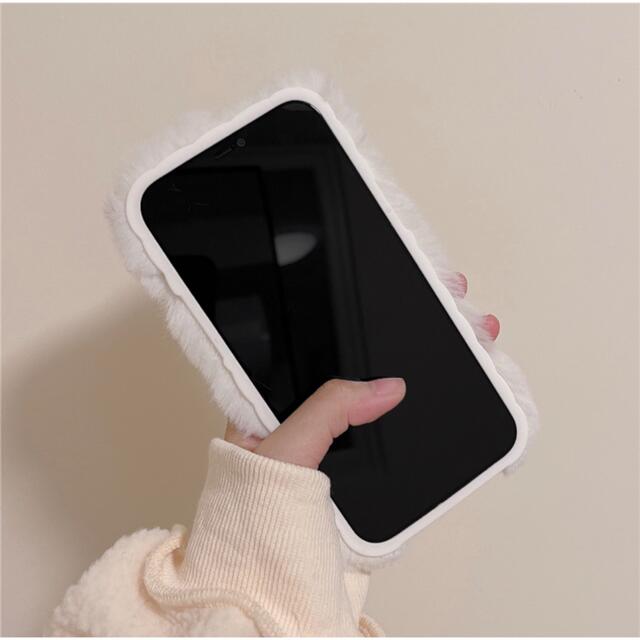 iPhone 12 13 pro maxケース　ふわふわ　ファ　暖か　可愛い　 スマホ/家電/カメラのスマホアクセサリー(iPhoneケース)の商品写真