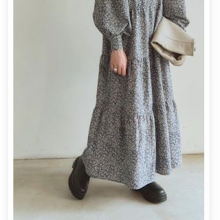 ティティベイト(titivate)の【ショップ完売品】小花柄　ワンピース(ロングワンピース/マキシワンピース)