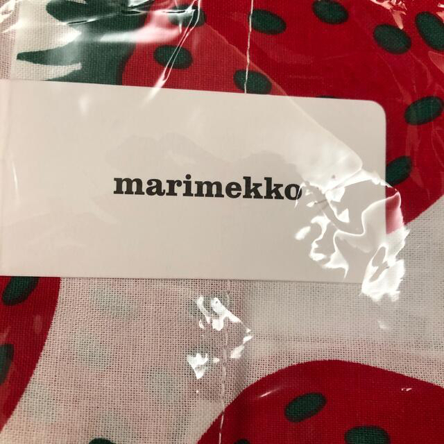 marimekko(マリメッコ)のマリメッコイチゴエプロン レディースのレディース その他(その他)の商品写真