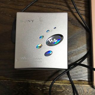 ソニー(SONY)のsony walkman MD 本体、リモコン付きイヤホン、ソフトケースのみ(ポータブルプレーヤー)