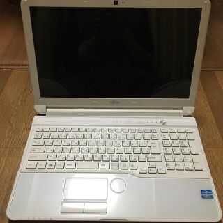 フジツウ(富士通)の富士通 LIFEBOOK AH53/JWP アーバンホワイト FMVA53JWP(ノートPC)